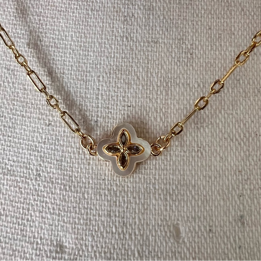 Gold Filled CZ Four Leaf Clover Shell Pearl Minimalist Choker Necklace - Picture 3 of 7